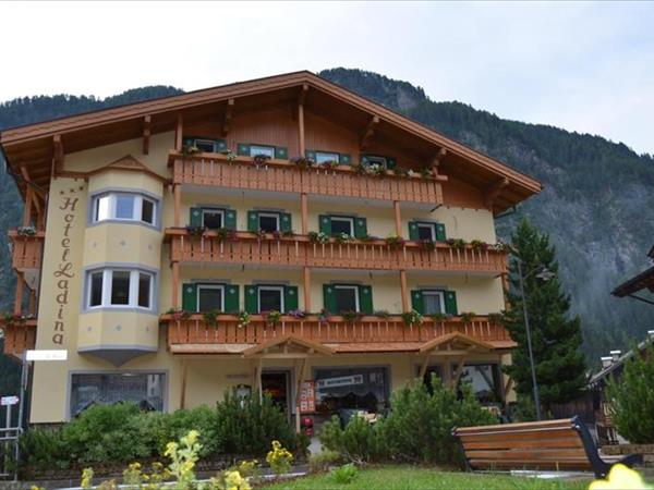 Hotel Ladina a Campitello di Fassa