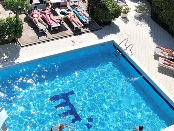 Hotel Marzia con Piscina a Riccione