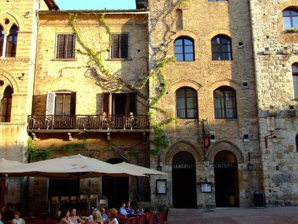 Hotel La Cisterna a San Gimignano