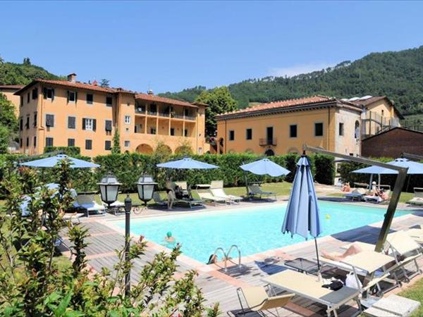 Park Hotel Regina - with air-condition and pool a Bagni di Lucca