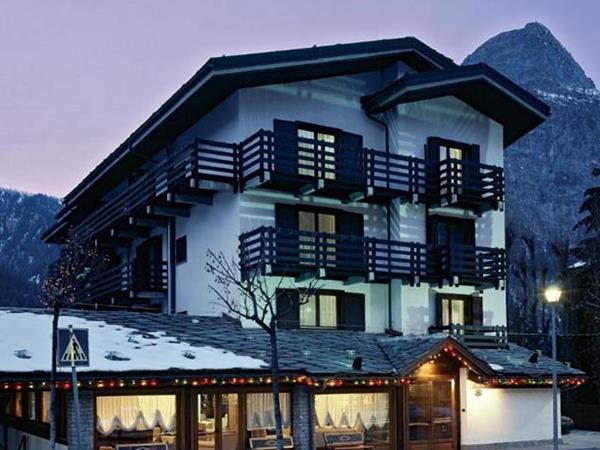 Hotel Les Jumeaux Courmayeur a Courmayeur