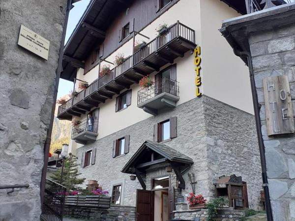 Hotel Ottoz Meublé a Courmayeur