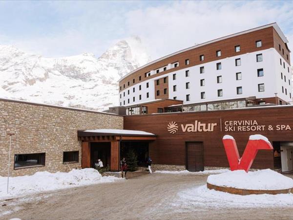 Valtur Cervinia Cristallo Ski Resort a Valtournenche