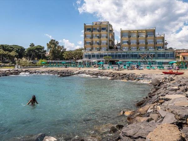 Hotel Bellevue Et Mediterranée a Diano Marina