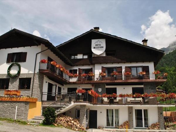 Hotell Millefiori- Alpine Event Lodge a Valtournenche