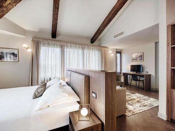 Porta Altinia Suites a Treviso