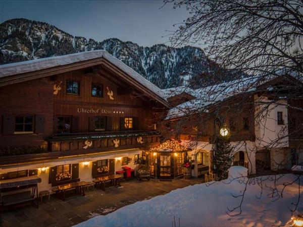 Charmehotel Uhrerhof - Deur a Ortisei