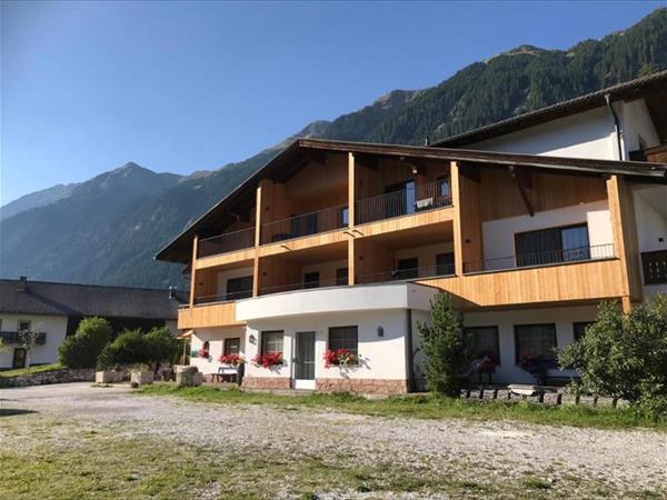 Alpenspitz Appartements - Garni - B&B a Racines