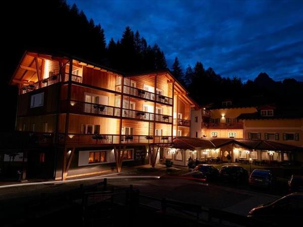 Hotel Valacia a Pozza di Fassa