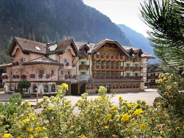 Hotel Soreghes Gran Chalet a Campitello di Fassa