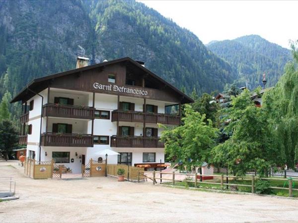 Garnì Defrancesco a Campitello di Fassa