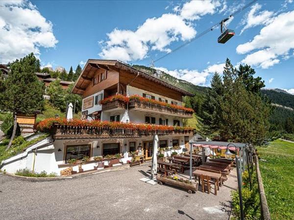 Villa Ruggero Wine Hotel a Campitello di Fassa